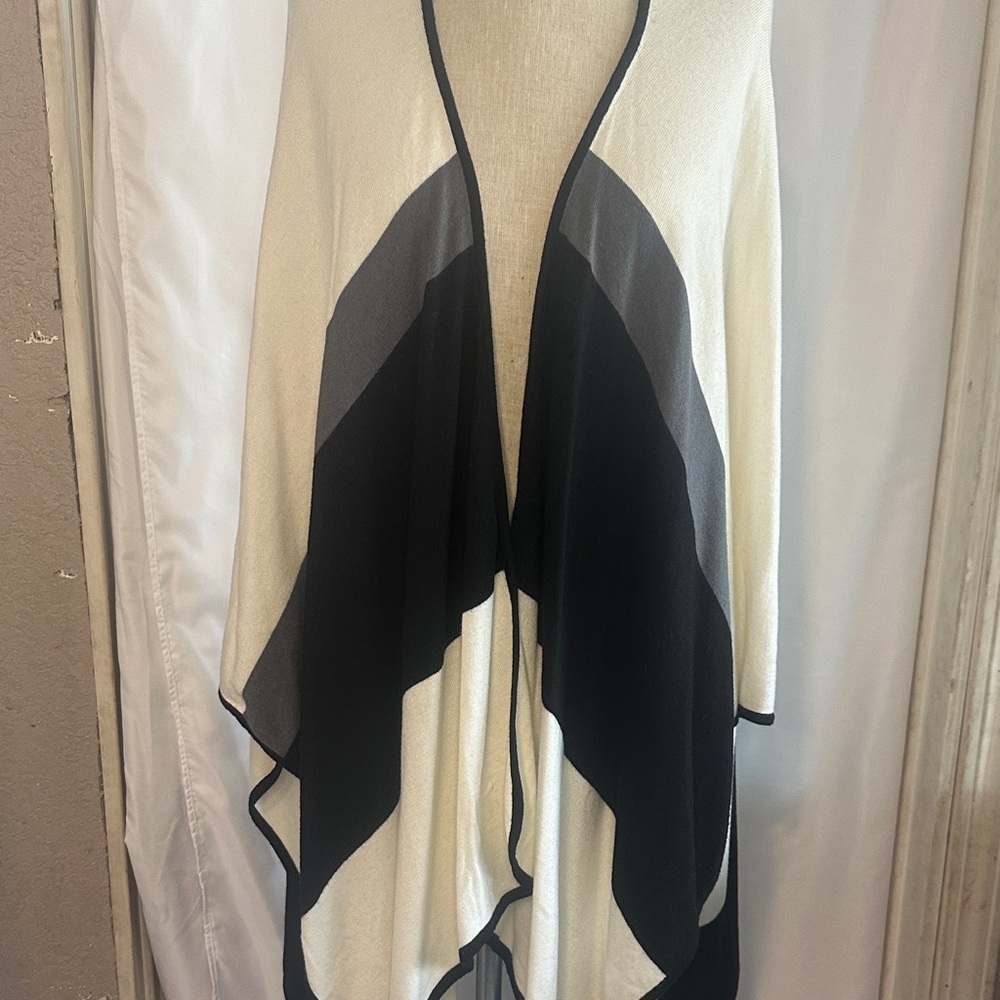 Women's Black and White Sweater